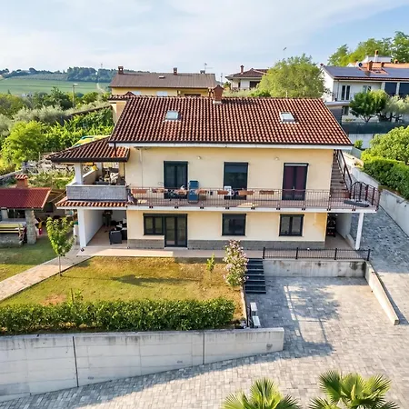 Sanbaldo 1br Terrace - Happy