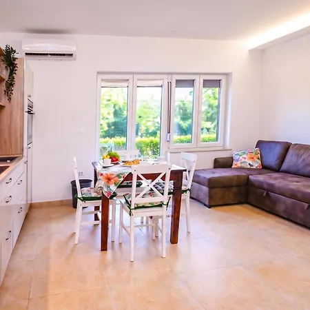 Sanbaldo 1br Terrace - Happy *