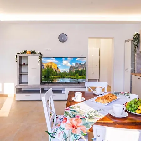 Apartman Sanbaldo 1br Terrace - Happy *